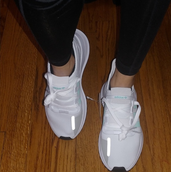 adidas Shoes - ✨Adidas kicks✨